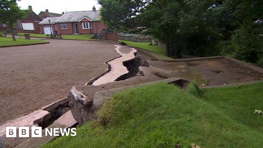 News: Huge cracks appear at home near new housing development