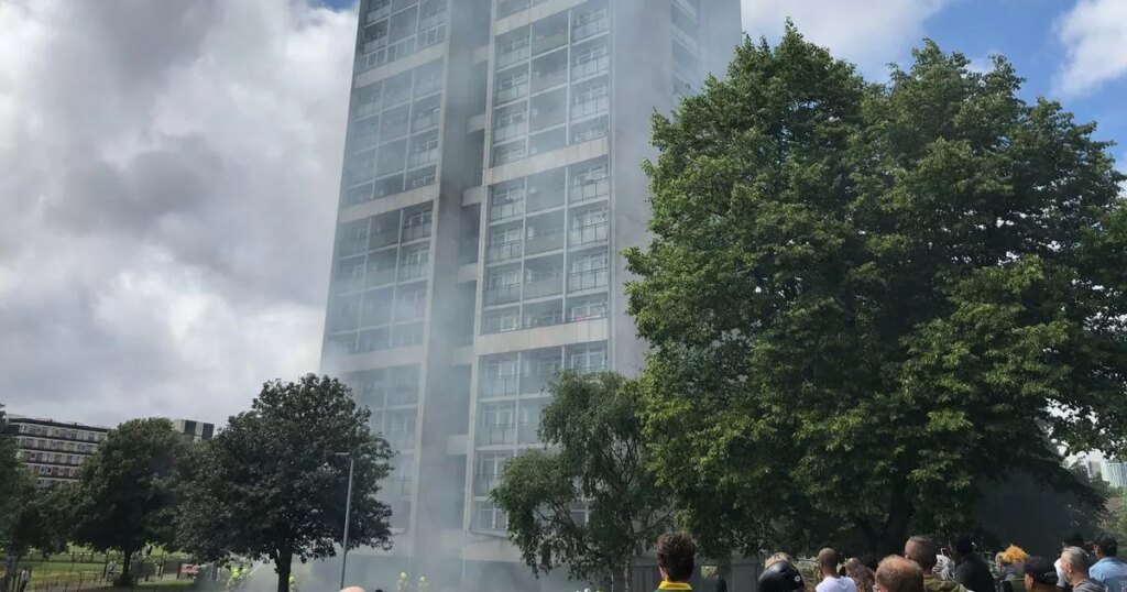 News: Kennington fire: 60 firefighters tackle blaze at high-rise block of flats in London