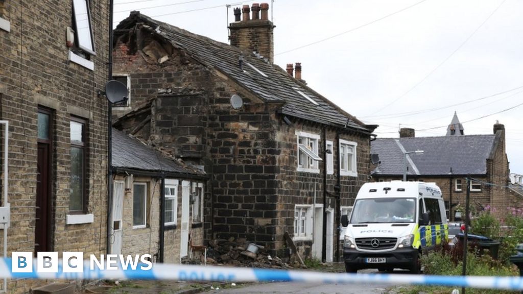 News: Bradford roof collapse: Man dead and woman injured