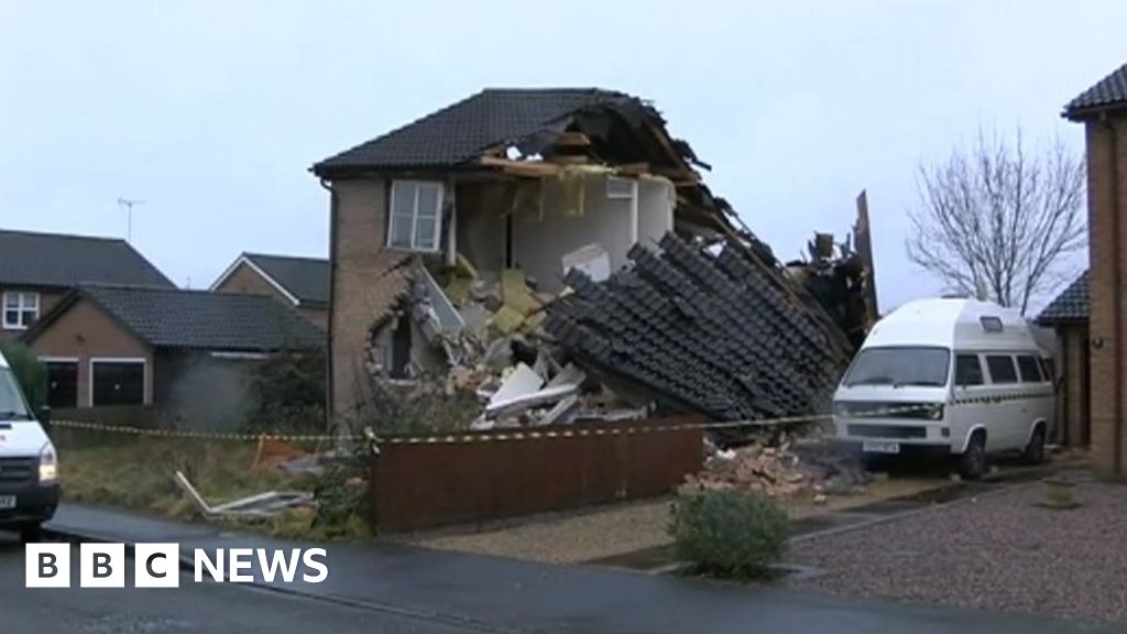 News: Suspected gas explosion causes Lincolnshire house collapse