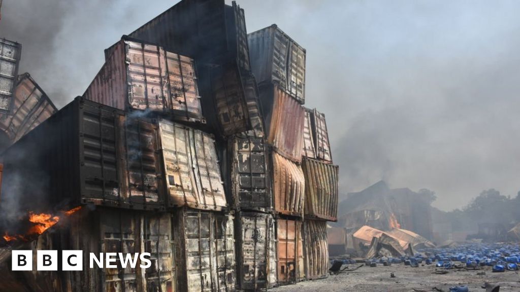 News: Bangladesh fire: 40 killed, hundreds injured in depot blast