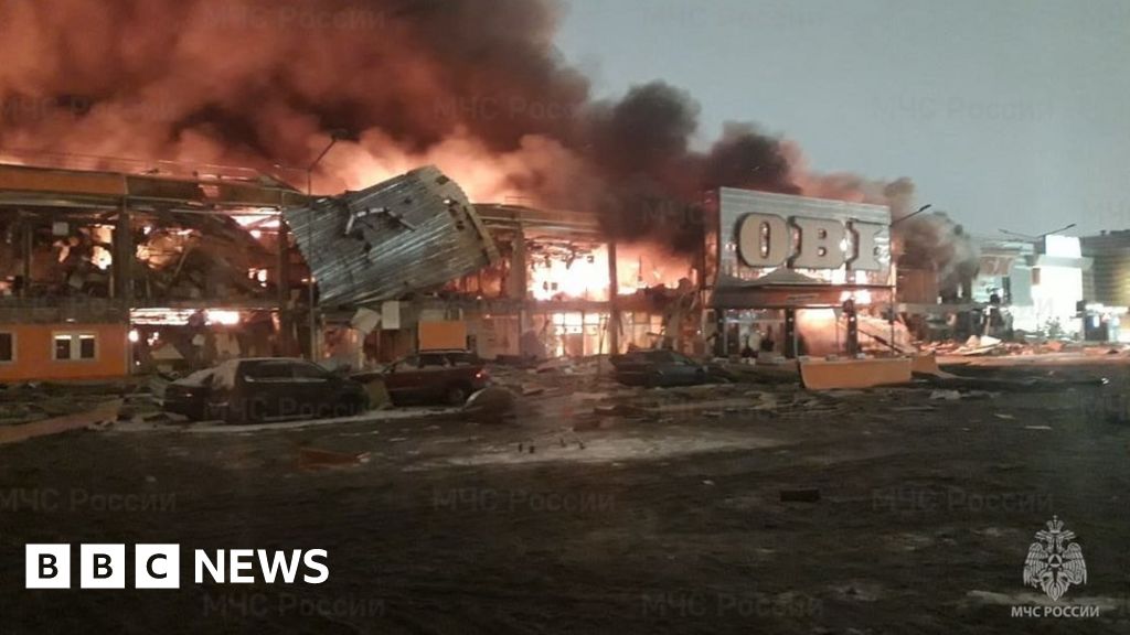 News: Huge fire engulfs Russian shopping mall Mega Khimki near Moscow