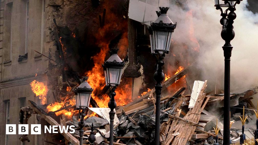 News: Paris explosion: More than 30 injured after blast