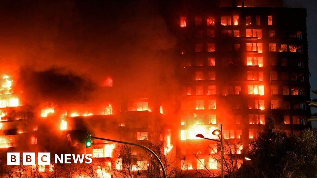 News: Valencia fire: High-rise building engulfed by flames in Spain