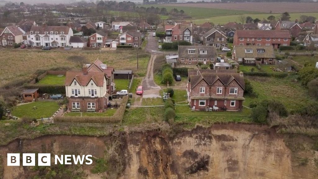 News: Coastal erosion: Expert says moving all cliff homes is unthinkable