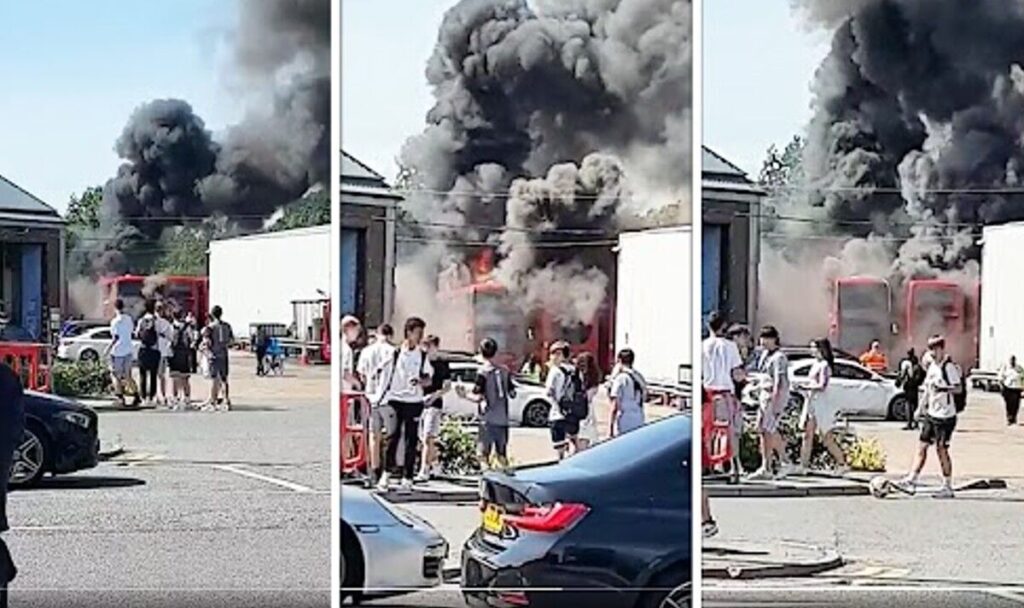 News: London bus explosion: Five electric buses go up in a fireball – smoke seen for miles