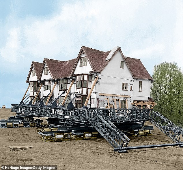 News: Owners of Elizabethan manor house move entire home up Sudbury hill to new location