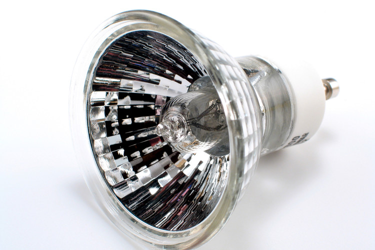 News: Halogen and fluorescent light bulbs to be banned to tackle climate change