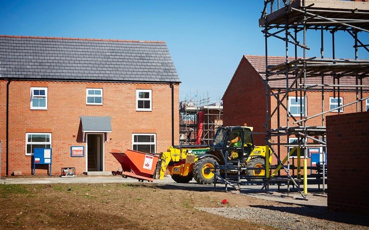 News: Taylor Wimpey slashes bonuses over leasehold scandal