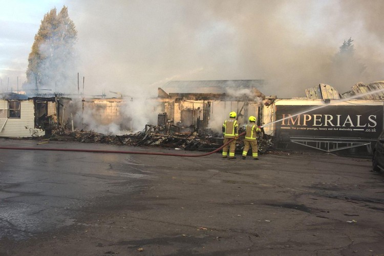 News: Romford fire: Massive blaze rips through luxury car dealership in east London