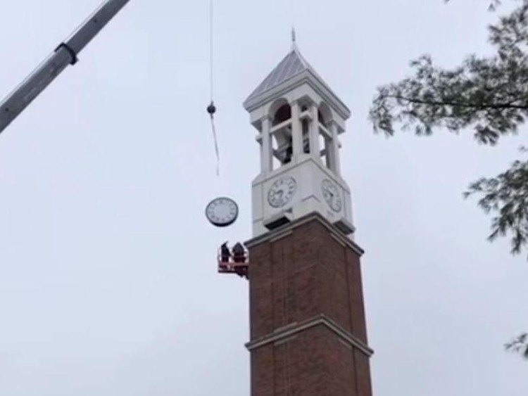 News: Giant clock falls on workmen repairing US university bell tower
