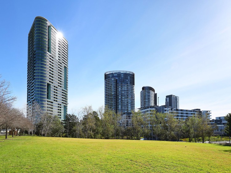 News: Sydney tower block evacuated as residents hear 36-storey building ‘crack’