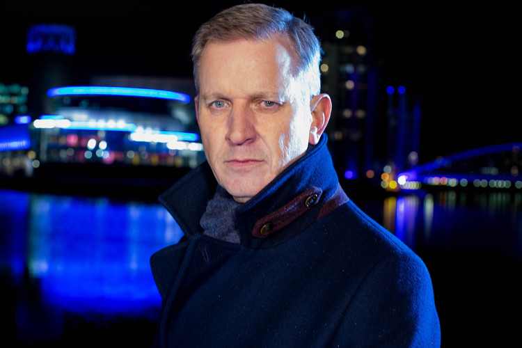 News: Jeremy Kyle finds sobbing mum & 4 kids left in damp home for 3 years