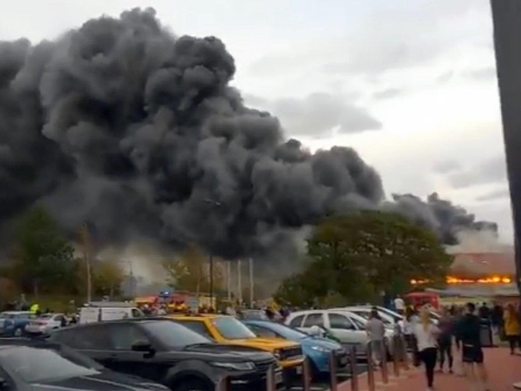 News: ‘Major incident’ declared as large fire engulfs B&M discount superstore in York
