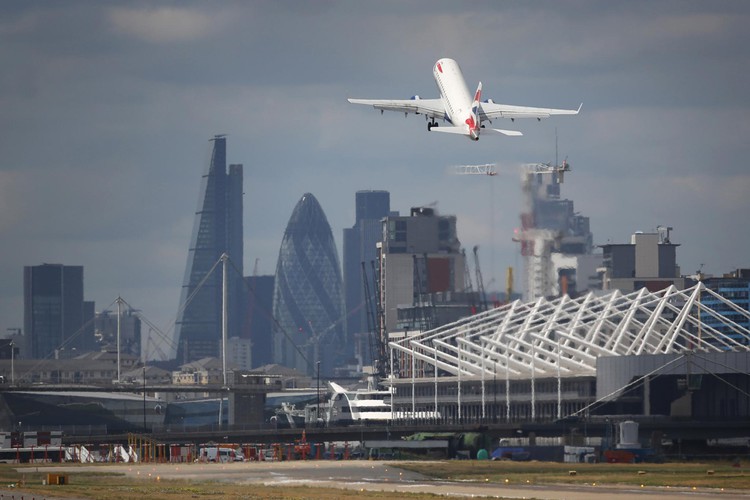 News: London City Airport closed after World War Two bomb found in Thames nearby