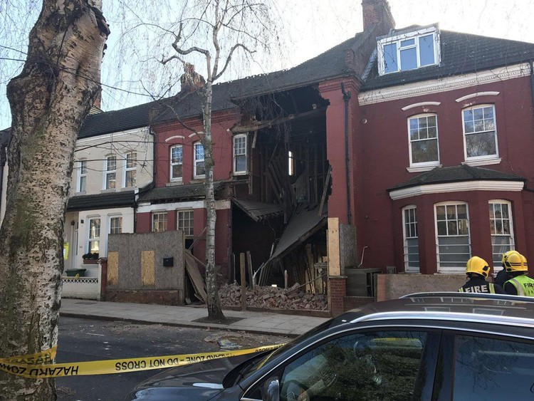 News: Terraced townhouse collapses on wealthy London street