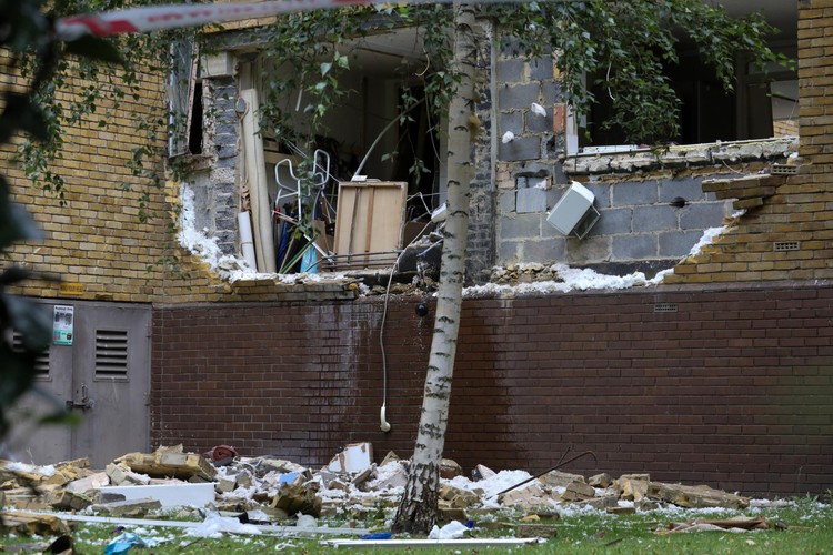News: Wandsworth explosion: Three people injured after flat ‘explodes’ in south London