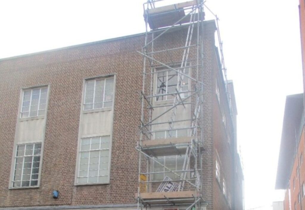 News: Roofer hit by falling air conditioning unit
