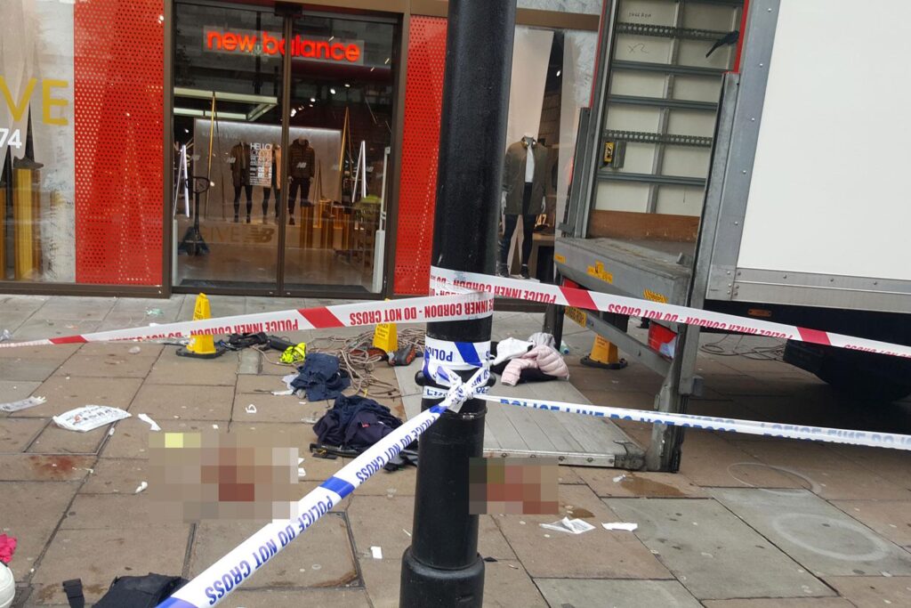 News: Window cleaner seriously hurt after fall from building on Oxford Street